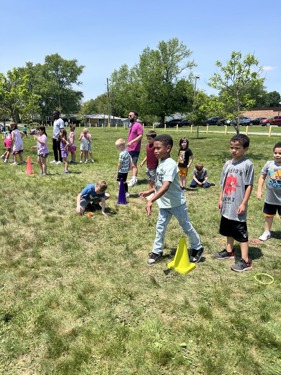 Robey Relays 2023! Thank you Special Area Teachers &amp; Volunteers❣️ ⁦<a href="/RobeyRockets/">Robey Elementary</a>⁩ ⁦@RobeyLMC⁩ ⁦@Robey_Music⁩ ⁦@ElijahScisneyPE⁩ #wearewayne