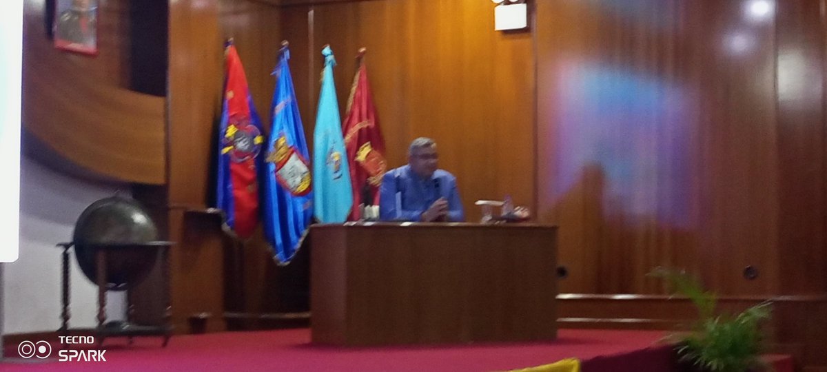 iaesen_umbv's tweet photo. #23May El Alm. Eladio Jiménez Rattia, Viceministro de Planificación y Desarrollo Integral del @TransporteGobVe y Presidente del @inea_venezuela, dicta la Conferencia: "Venezuela Azul... destino marítimo del Estado venezolano" a los #Maestrandos en Seguridad de la Nación N° 51. https://t.co/SYvRhiAl11