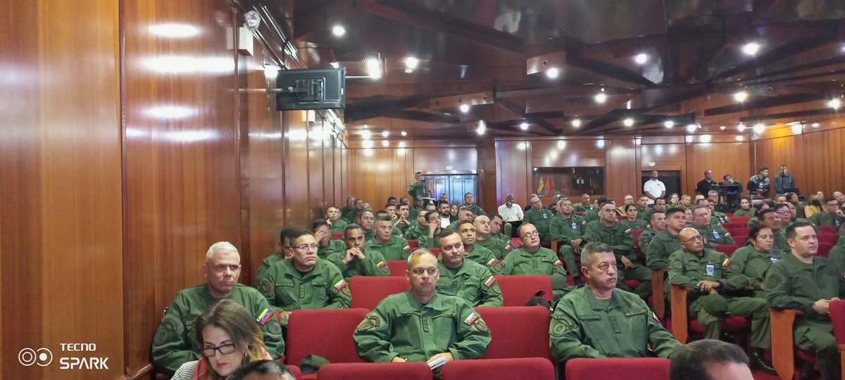 iaesen_umbv's tweet photo. #23May El Alm. Eladio Jiménez Rattia, Viceministro de Planificación y Desarrollo Integral del @TransporteGobVe y Presidente del @inea_venezuela, dicta la Conferencia: "Venezuela Azul... destino marítimo del Estado venezolano" a los #Maestrandos en Seguridad de la Nación N° 51. https://t.co/SYvRhiAl11