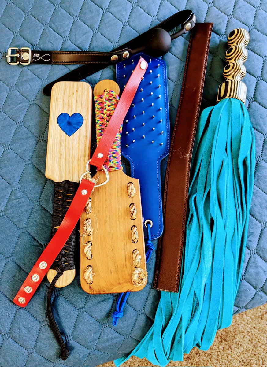 SexyEvieXOXO on Twitter: "About to do a fun shoot with @AZPornstar 😁🤤😏"