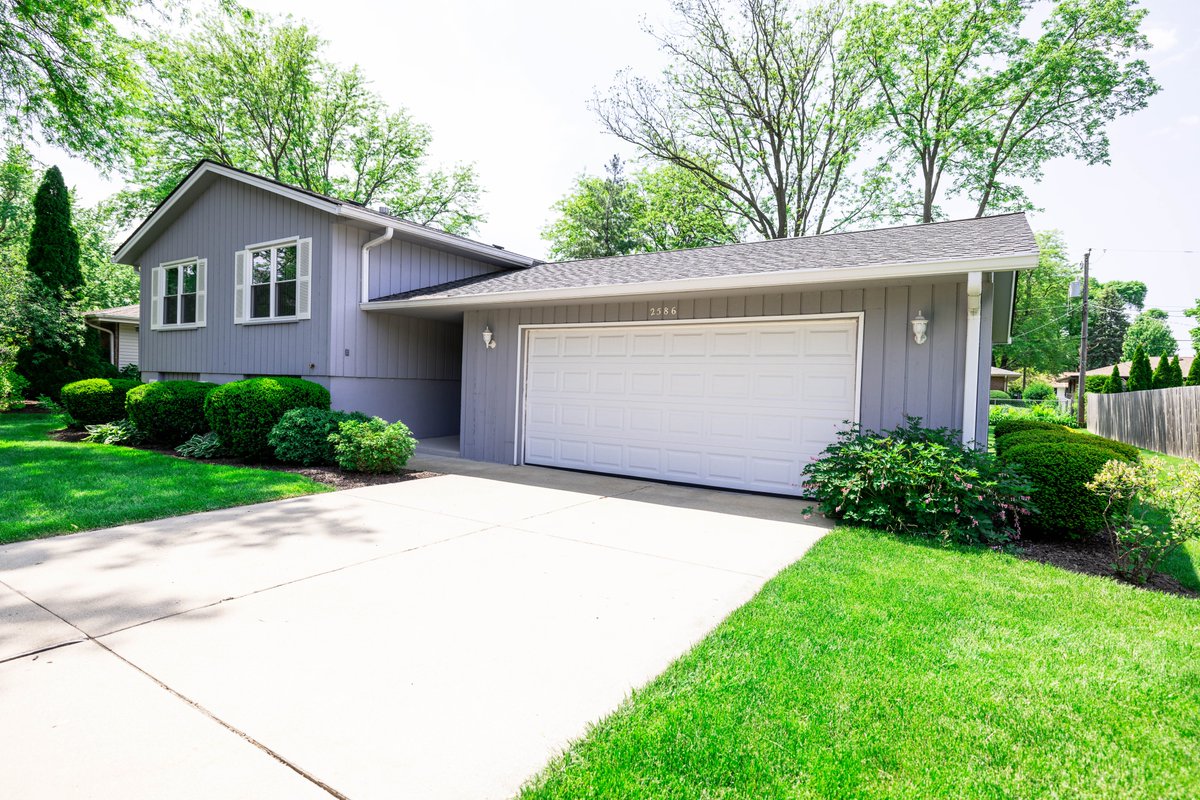 SoldOnToni's tweet photo. 2586 Pacific Parkway, #RockfordIL 61114

Spacious bi-level for sale! 3 Bed / 2 Bath on the market for $170,000. Visit the link to see all the photos or schedule a showing!

https://t.co/N2gecA6Jk6

#SoldOnToni #Rockford #Illinois https://t.co/4h1wWrdCzB