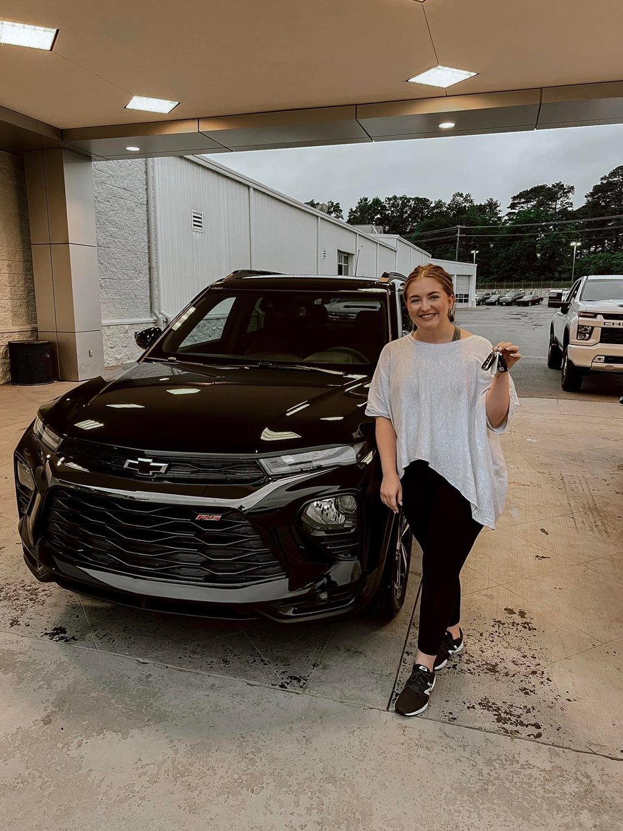 Congrats to Sidney Theiss on the recent purchase of this 2023 Trailblazer RS! Thanks for letting salesman, Chris Froman, show you #theEverettDifference!