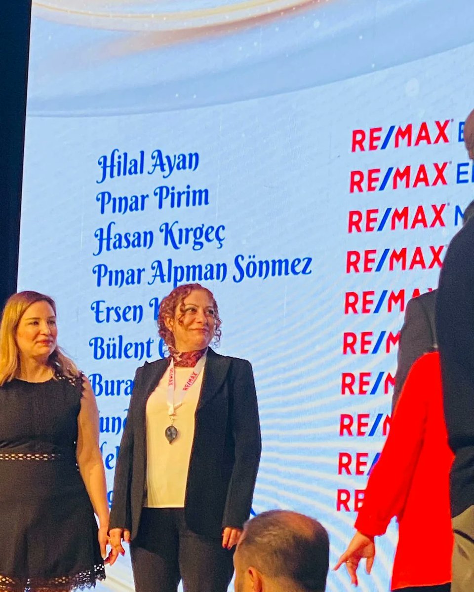 PPirim's tweet photo. Remax 2022 yılı Ödül Töreni. 2022 yılı ciro ödülü almama vesile olan, portföy emanet eden, güvenerek alım yapan tüm müşteri ve dostlarıma teşekkür ederim. 🙏💐#remax
#remaxeksen https://t.co/HhCtVMR0eb
