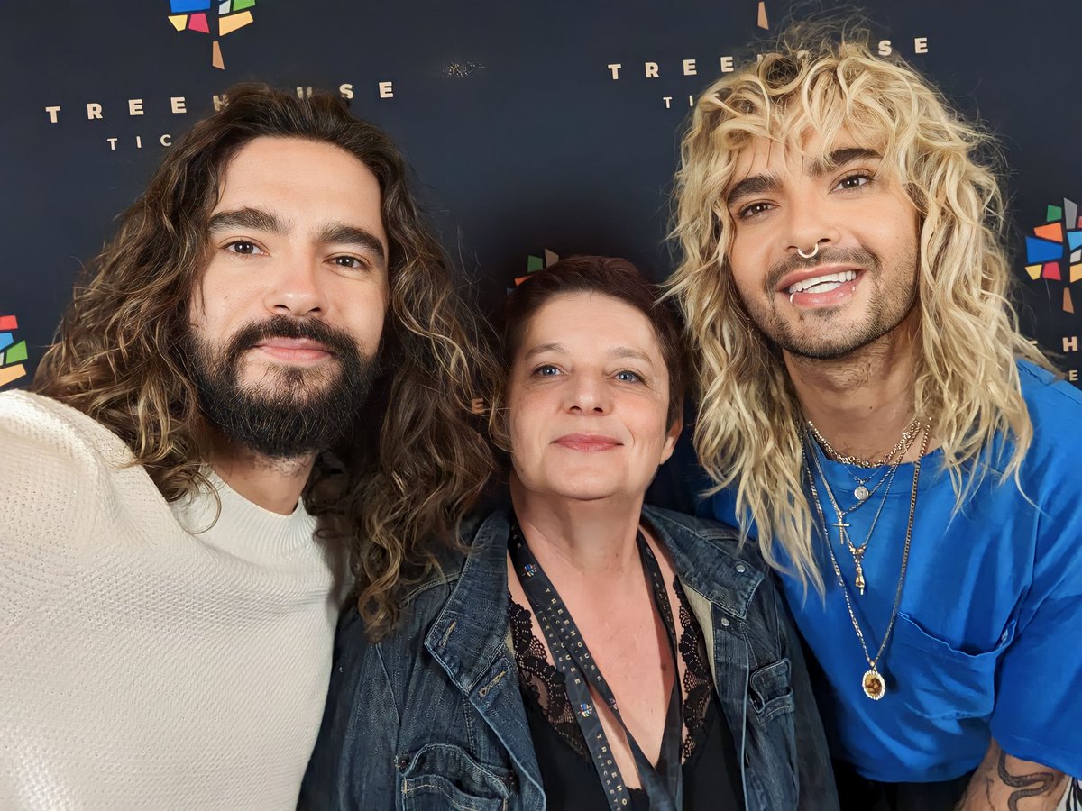 jo_m_gs's tweet photo. Et il fallait que je vous partage les photos de ma mère qui a vécue sa meilleure vie pendant 48h pour Lyon et Paris. Elle a déjà fait plusieurs concerts mais jamais de "gros packs". Croyez moi elle ne s'en remet toujours pas. Tellement fière d'avoir pu lui offrir tout ça ❤️‍🔥 https://t.co/o4hfs0dztj