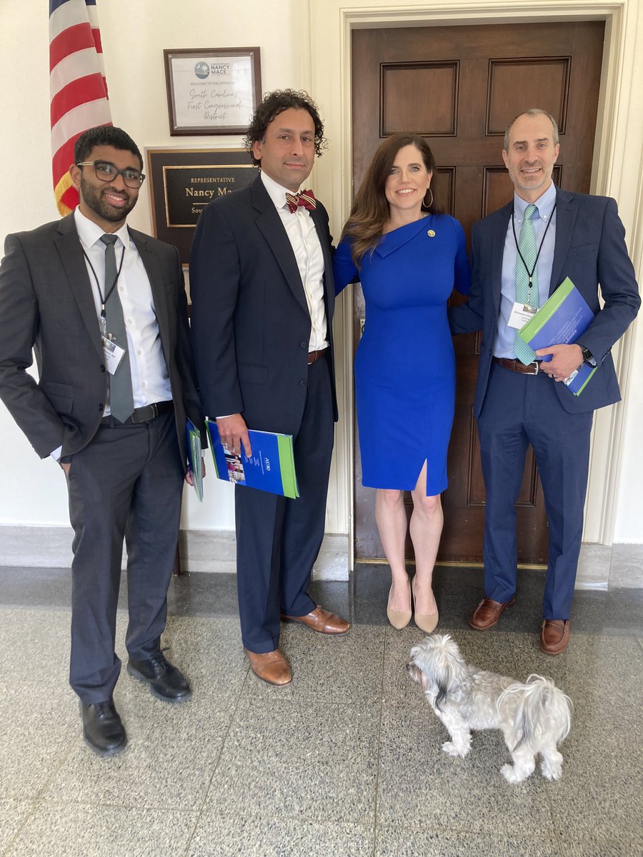 Thank you @RepNancyMace Jackson Pinckney and Libby (cute 🐶) for meeting with @ASTRO_org, #radoncs to discuss:
1. #StopTheCuts to Medicare
2. #FixPriorAuth
3. Increase $$ for #cancer research @NIH @theNCI
Please come visit @muschollings