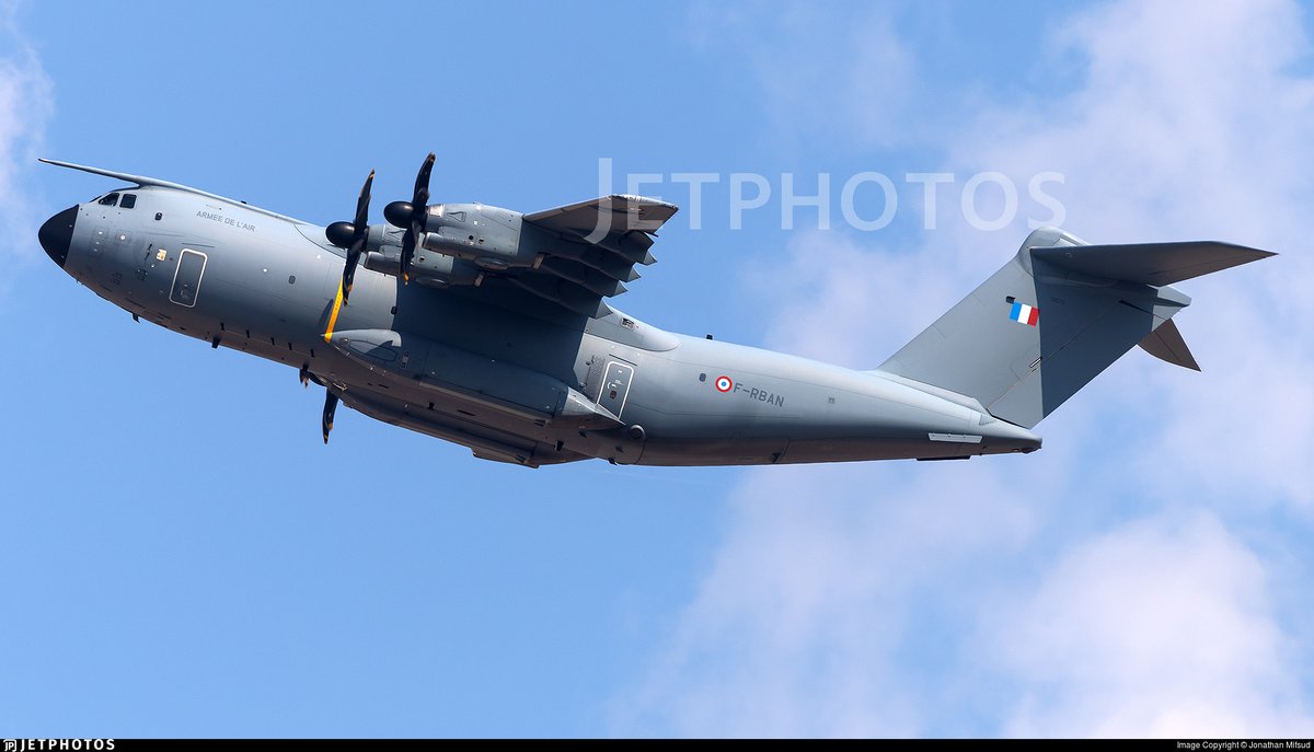 #PlaneAlert ICAO: #3B7765 Tail: #0073 
Owner: #FrenchAirForce
Aircraft: #Airbus Military A400M Atlas C1
2023/05/23 20:38:02
#A400 #TacticalAirlift #Cargo #ArmeeDeLair defense.gouv.fr/english/air 
globe.adsbexchange.com/?icao=3B7765&s…