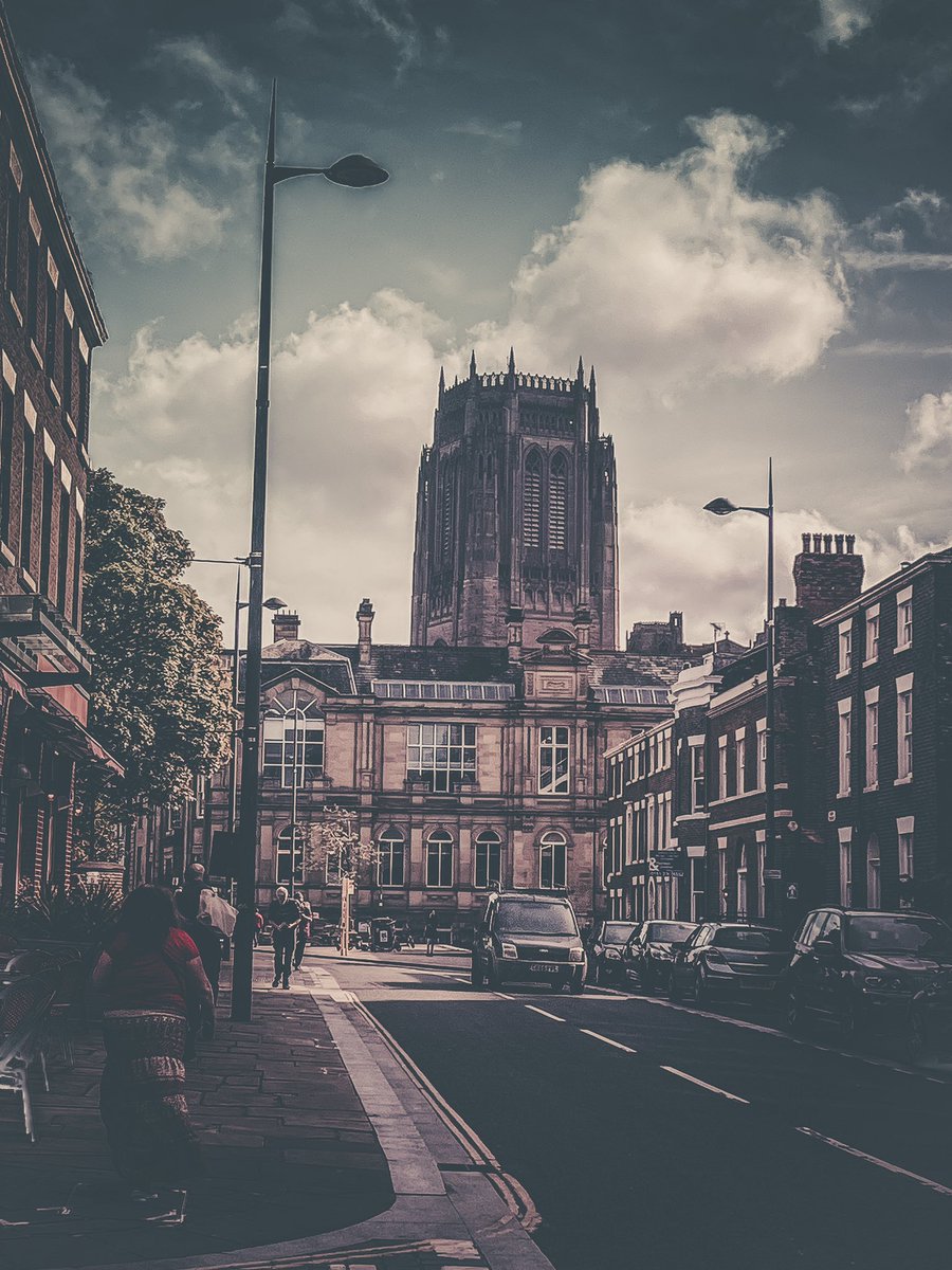 Looking down Hope St towards @LivCathedral 

#Photography #Photo #Liverpool #LifeInPhotos #JenMercer #Camera #Canon #LiverpoolPhotography #liverpoolstreets #hopestreet #liverpoolcathedral #streetphotography #photosofliverpool #cathedral #anglicancathedral