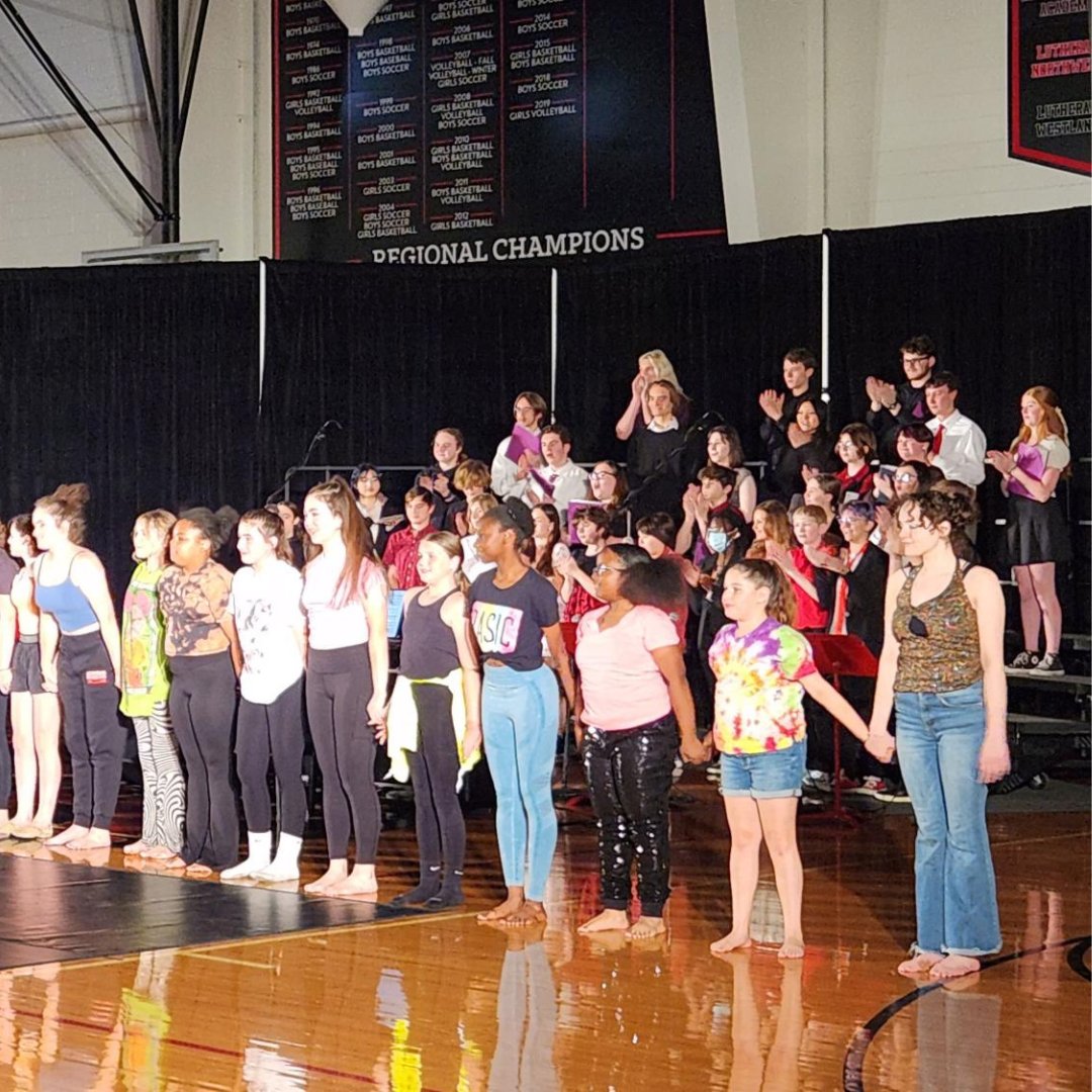 Congratulations to Roeper Middle and Upper School vocalists and dancers on a beautiful and uplifting performance. Your hard work shined through.🎤🩰