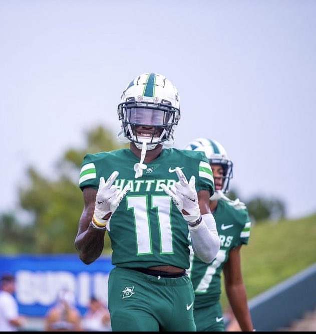 #AGTG Blessed to Receive
Another D1 Offer From Stetson
University!🟢⚪️ #HatAttack 
@CoachDHayes1 @coachbkyoung
@CoachNBJoseph
@CoachMaloneyOL @CoachG18 @Dinman72 @ClarkeCentral1 @RecruitGeorgia @recruitNE_GA @NEGARecruits @BCpipeline