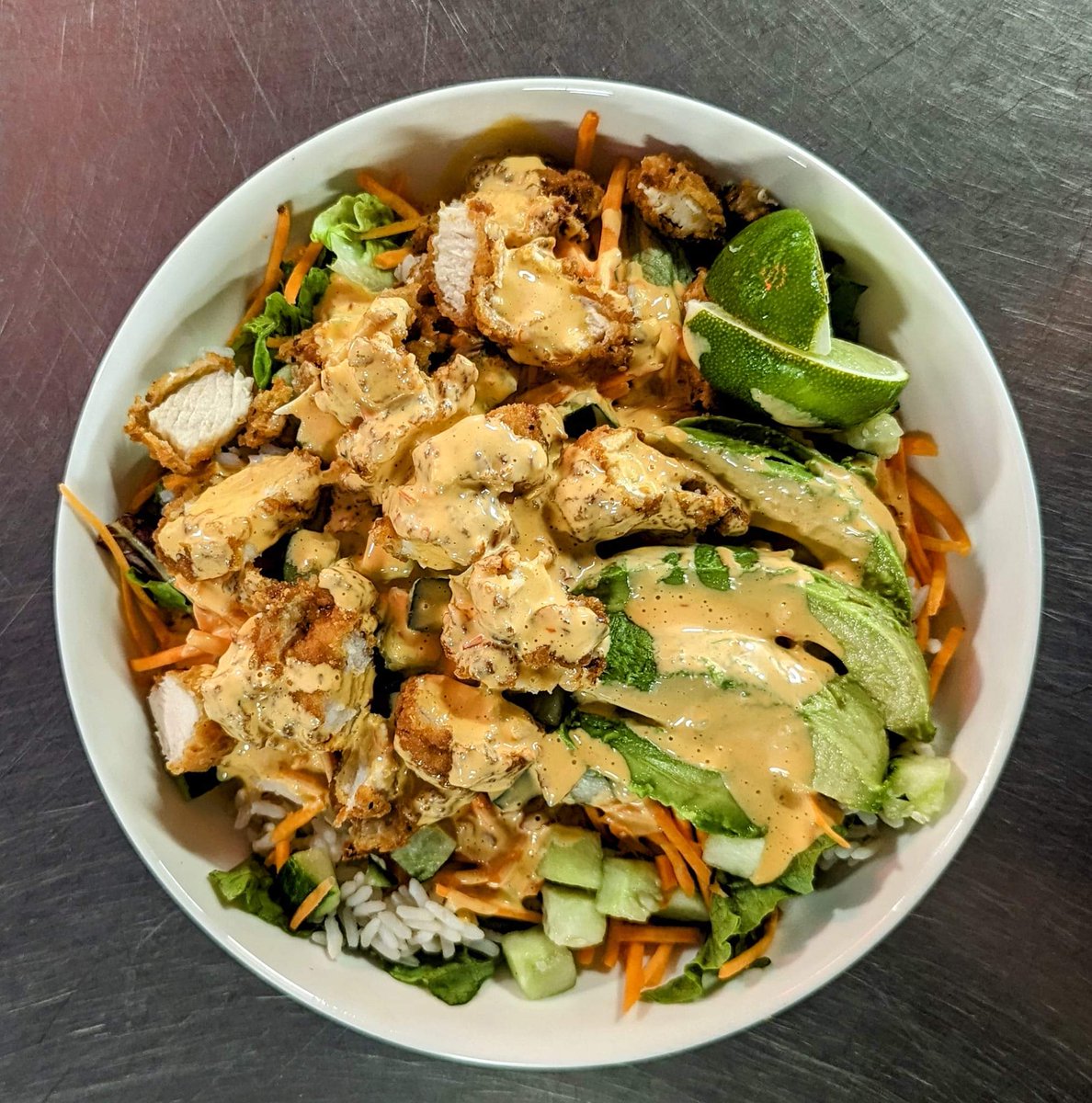 This week's special is a Crispy Chicken Boom Boom Bowl 💥

Includes salad lettuce, rice, crispy chicken, carrots, cucumber, avocado, boom boom dressing and limes!

Taproom is open til 11p