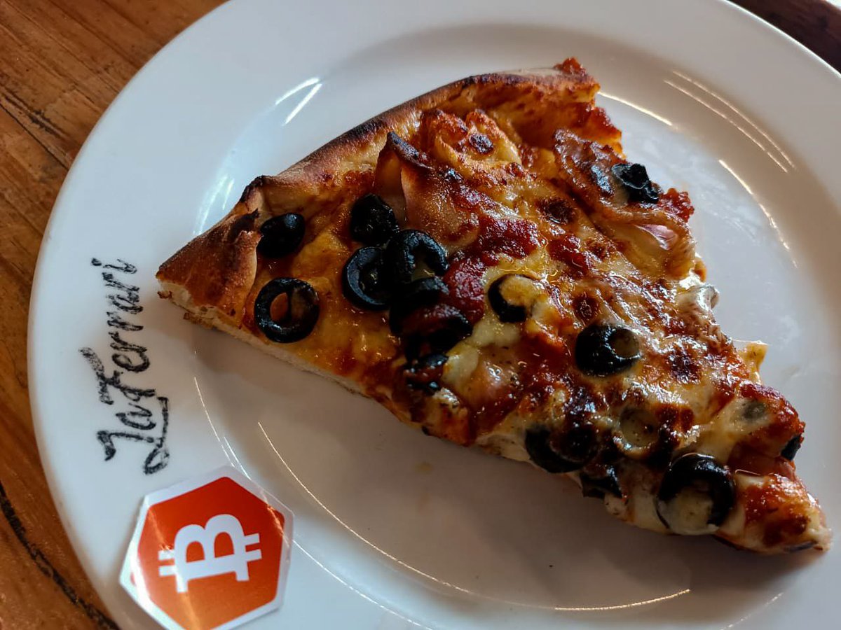 Cripto_express's tweet photo. ¡Celebrando el #BitcoinPizzaDay con sorpresas, emociones y aprendizajes! 🍕🎉

Hoy queremos compartirles la increíble experiencia que vivimos ayer en un evento realizado en Valencia 🇻🇪 lleno de entusiasmo y compañerismo para conmemorar el #BitcoinPizzaDay2023. https://t.co/SbfDotgmjB