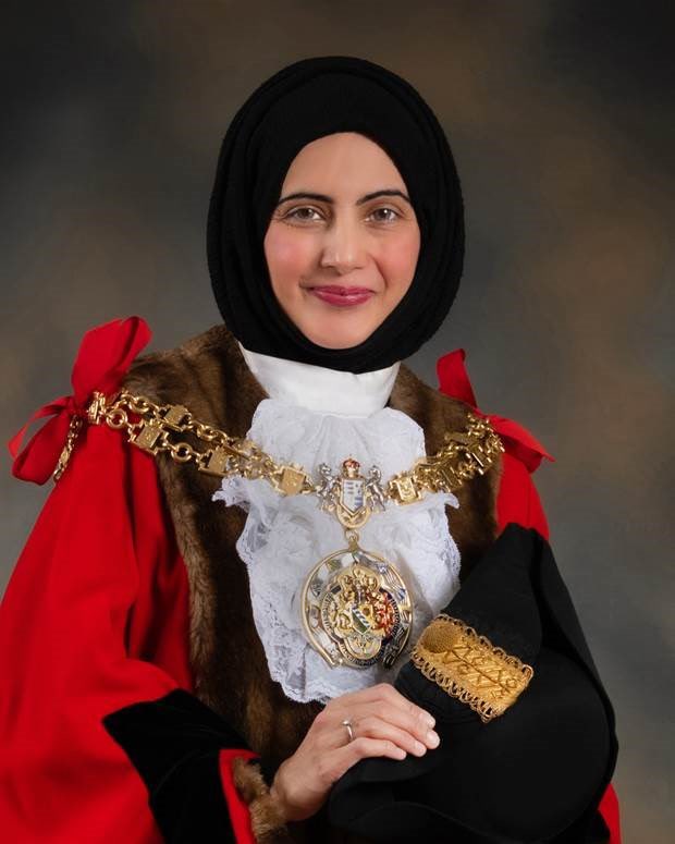 Tonight across GM there are 3 female South Asian Mayor’s representing Manchester, Tameside &amp; Bury. All of them have smashed a huge glass ceiling. I know all them, &amp; they are inspirational in their own way. When I was first elected in 2010 this was hard to imagine #rolemodels  1/2