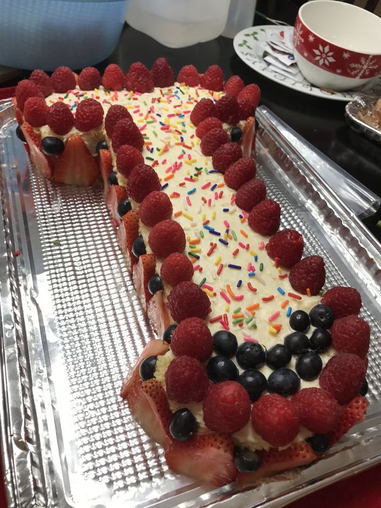 Oggi crostata con lampioni dell’Himalaya e rutti di steppa, con emulsione di Kitikaka alla melatirotroppo. Titolo del piatto: #sukatigullio 💃 #CakeDesign #UnaCrostataDelRazzo