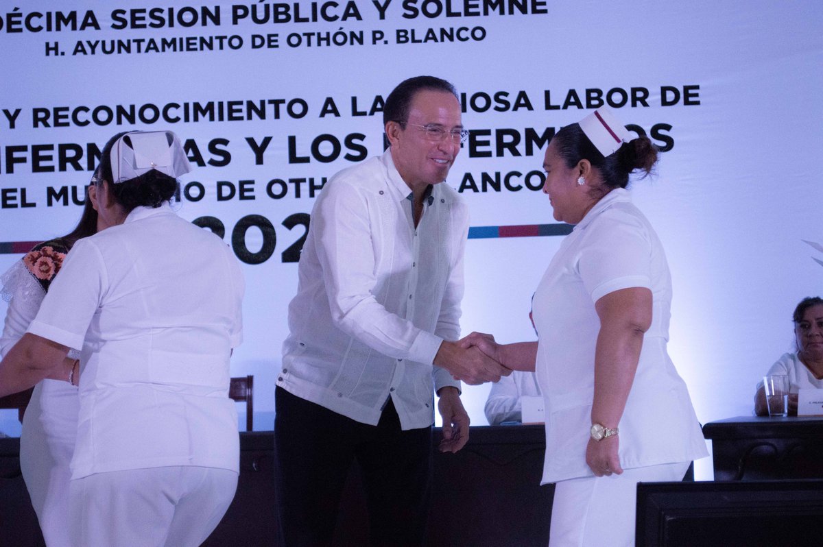 PJEQuintanaRoo's tweet image. PODER JUDICIAL RECONOCE EL HUMANISMO Y LA ENTREGA DE LAS ENFERMERAS Y ENFERMEROS OTHONENSES

Nota completa: facebook.com/PJEQuintanaRoo…

#PJEQROO #TSJQROO #Enfermeras #Enfermeros #Chetumal #SecretaríaDeSalud #SESA
