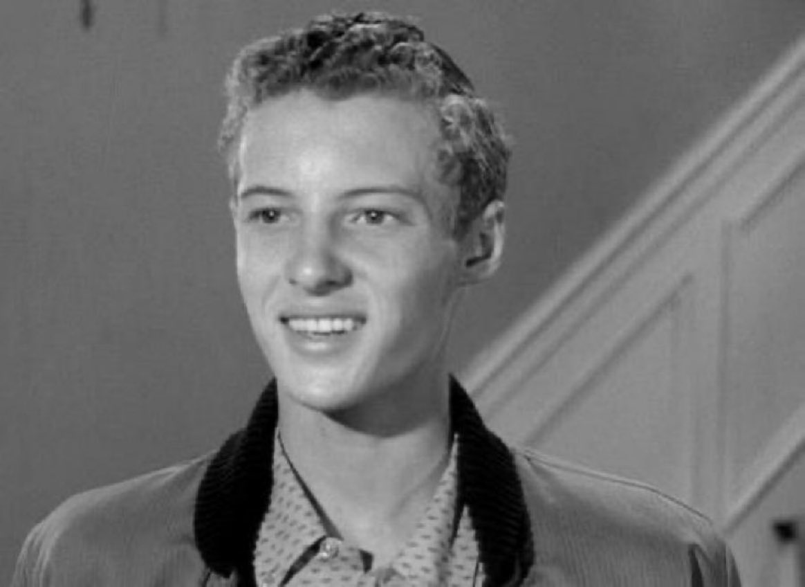 Super70sSports's tweet photo. “You look lovely today, Mrs. Cleaver.” https://t.co/vcWEgv0MgP