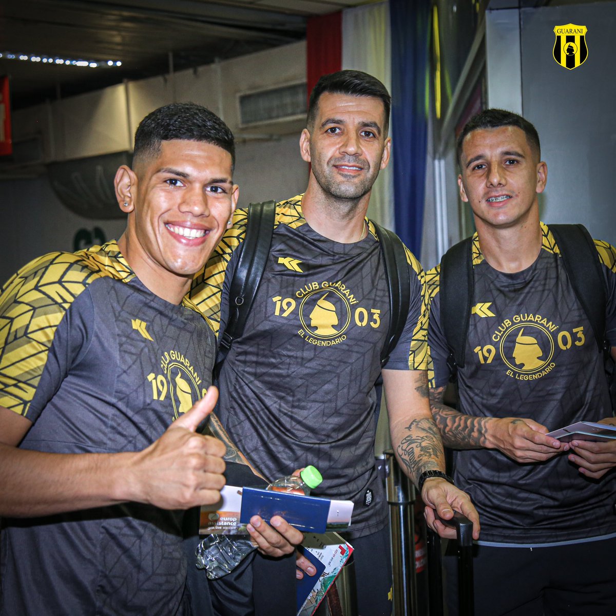 🛫#ConmebolSUDAMERICANA | ¡Rumbo a Uruguay!🇺🇾🔜

El #PlantelLegendario ya se encuentra rumbo a Uruguay

#VamosAborigen 🟡⚫️