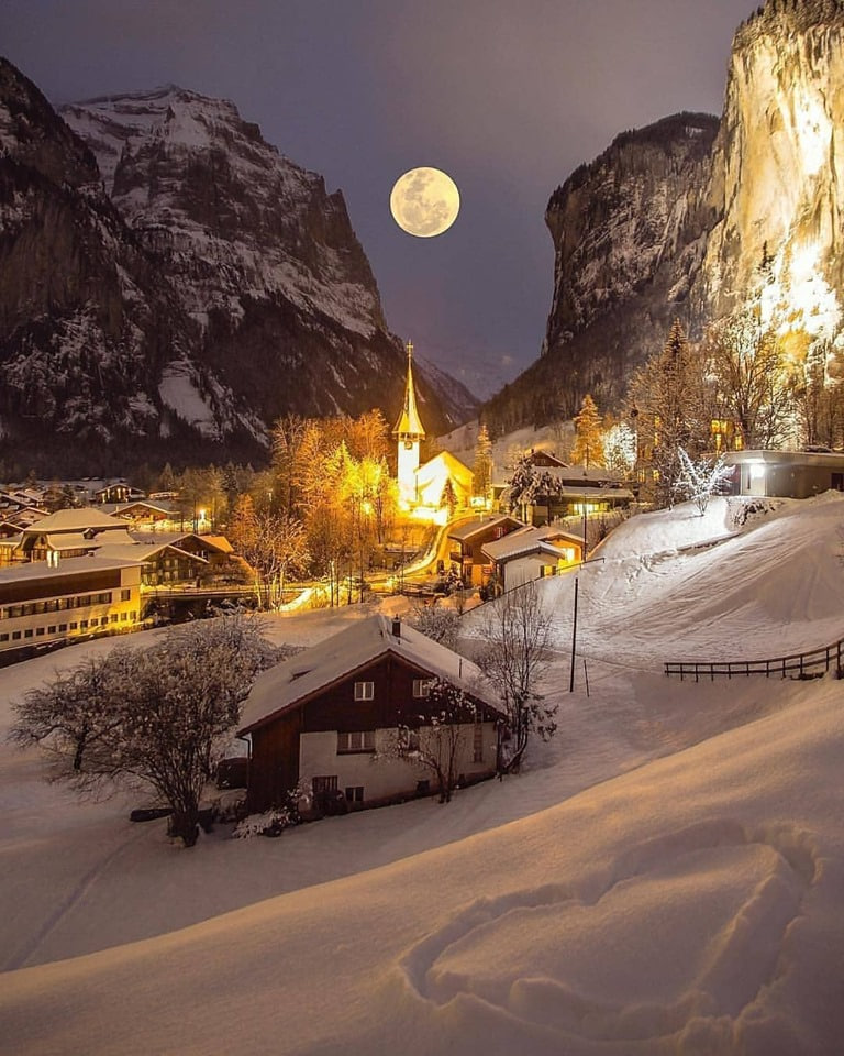I must go here during the holidays to see the beautiful snow scenery is so beautiful