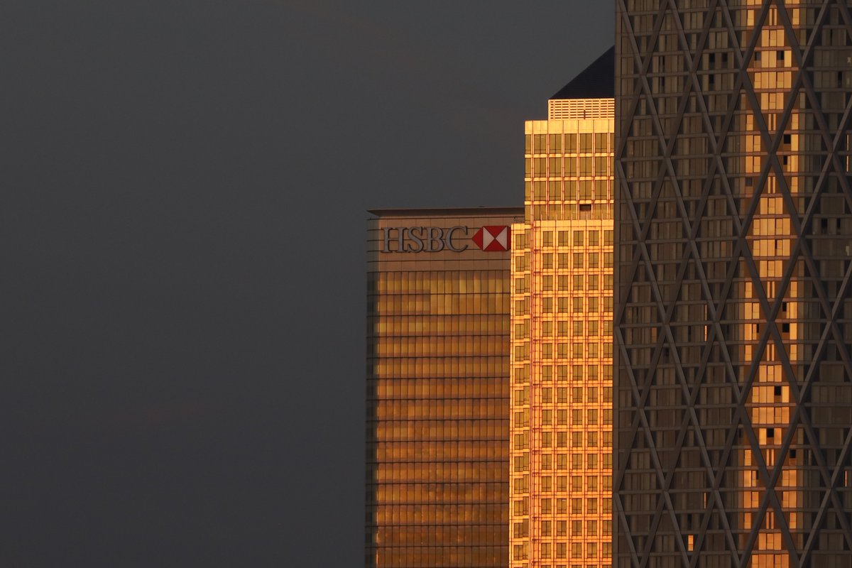 The towers of Canary Wharf catch the last of the setting sun's rays. 23-May-2023, IMG_7350. @CanaryWharfGrp, @CanaryWharfLive, @HSBC_UK #canarywharf #sunset #skyscraper #london #docklands #eastlondon #towerhamlets