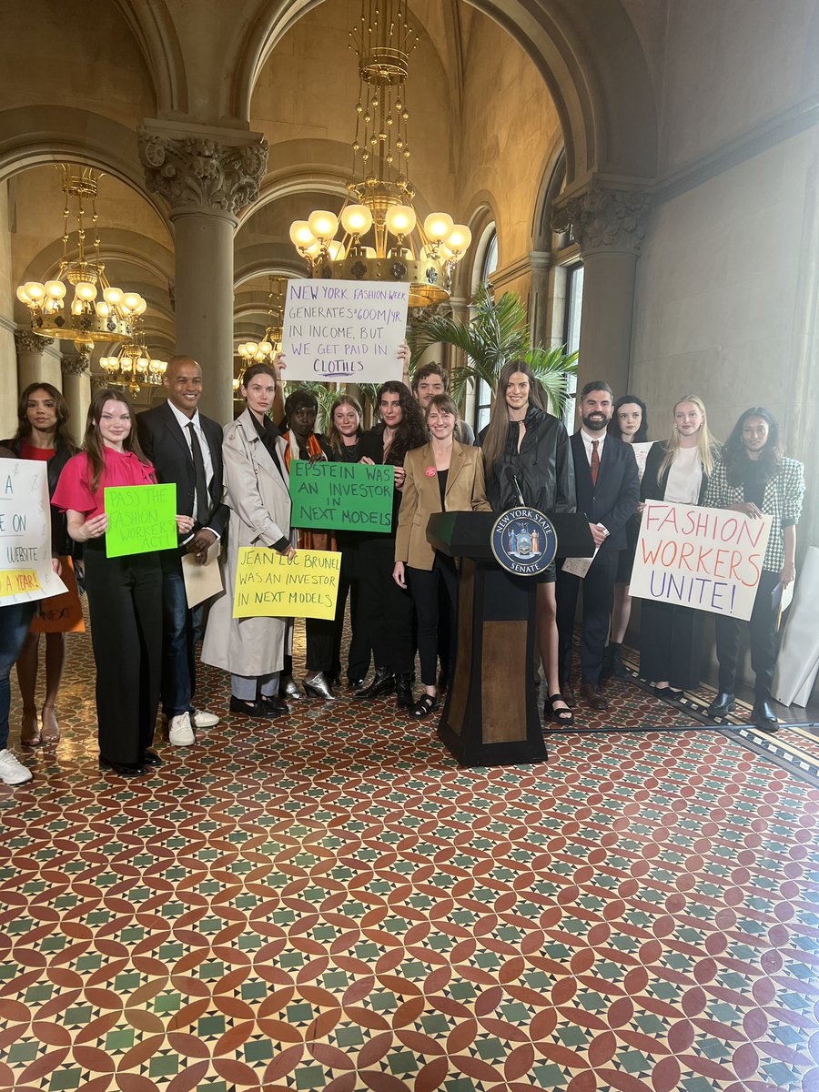 Our president @RLEspinal joined @saraziff and the @ModelAllianceNY in Albany today in support of the #FashionWorkersAct! Learn more about this groundbreaking legislation: modelalliance.org/fashionworkers…