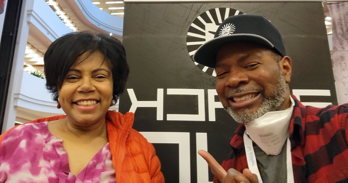 blacksuncomics's tweet photo. I met Kathy Grant who runs the Black Canadian War Veterans group on Facebook. Thanks for your support!

#tcaf #tcaf2023 #torontocomicartsfestival #torontoreferencelibrary #blacksuncomics #afrofuturism #indiecomics https://t.co/HuV0Qw8Kgy