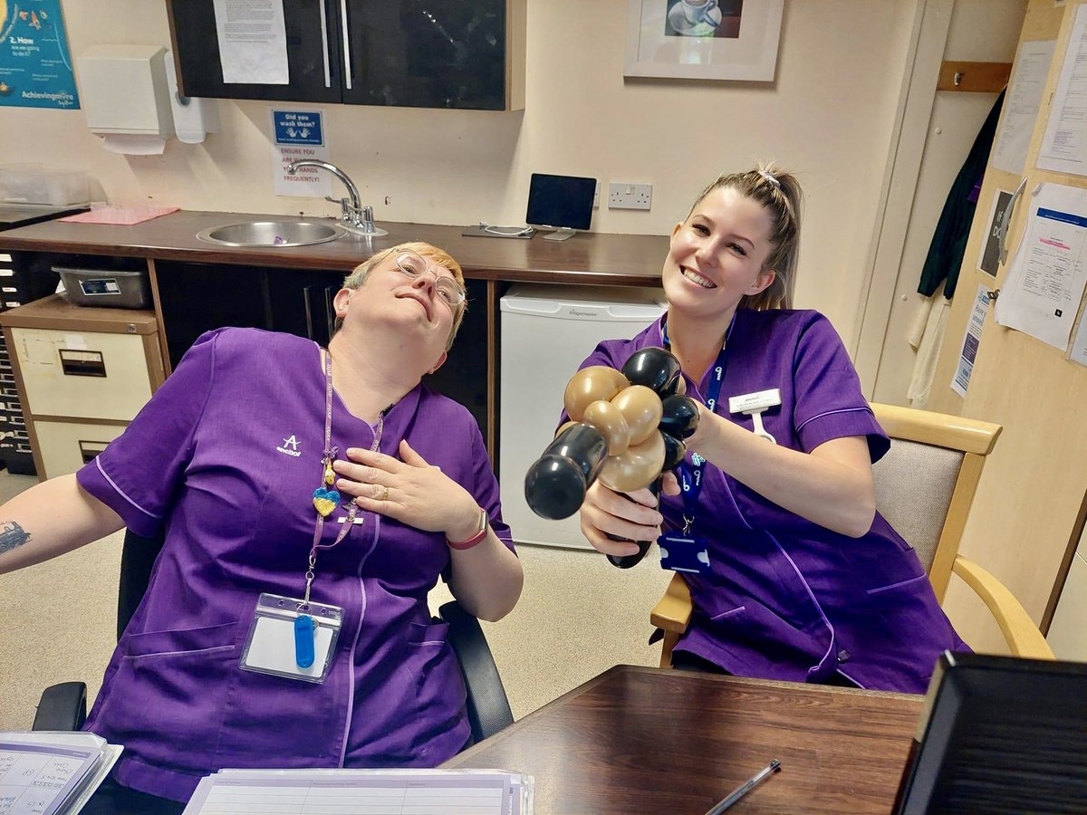 Dawson_Lodge's tweet photo. Chris the balloon magician came to visit today @Dawson_Lodge Looks like staff enjoyed it too as much as our residents do ππππ #TuesdayFeeling
#balloonmaking #magic #fun @AnchorLaterLife @AnchorJobs https://t.co/VxSqx5RLhL
