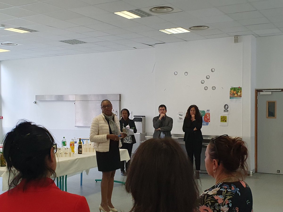 NathalieSimonet's tweet image. Inauguration de ma semaine du réseau au collège Jean-Zay
#bondy
#educationprioritaire
#repplus
Bravo aux équipes !
Merci aux parents de leur présence.
@EPCreteil
…y-bondy.webcollege.seinesaintdenis.fr/le-college/act…