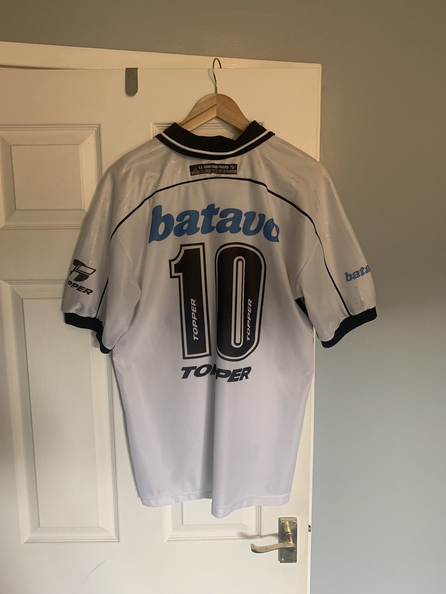 T0mLock's tweet photo. @JSOH13597 Corinthians 1999 Home Edilson print, badge slightly peeled but fixable. Looking for somewhere around £60 👍🏼 https://t.co/AmzDfIGZCs