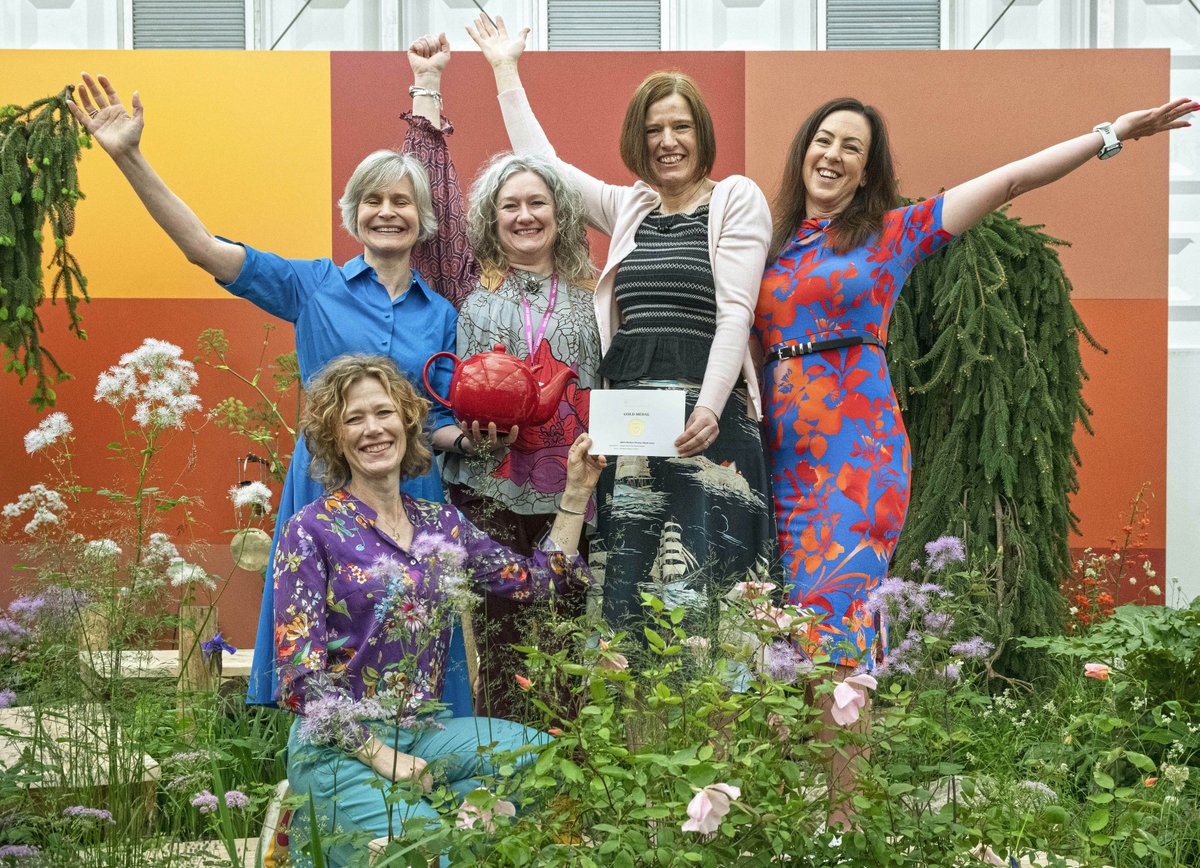 Teapot Trust (@teapottrust) on Twitter photo "The most important point is that we’ve never lost sight of the reason we created the Elsewhere Garden – to reach more children so that their lives can be transformed through the healing power of art therapy. For us, that’s gold." - Sarah Randell, CEO.
📸 <a href="/andreajonesphot/">Andrea Jones</a>
2/2 "The most important point is that we’ve never lost sight of the reason we created the Elsewhere Garden – to reach more children so that their lives can be transformed through the healing power of art therapy. For us, that’s gold." - Sarah Randell, CEO.
📸 <a href="/andreajonesphot/">Andrea Jones</a>
2/2