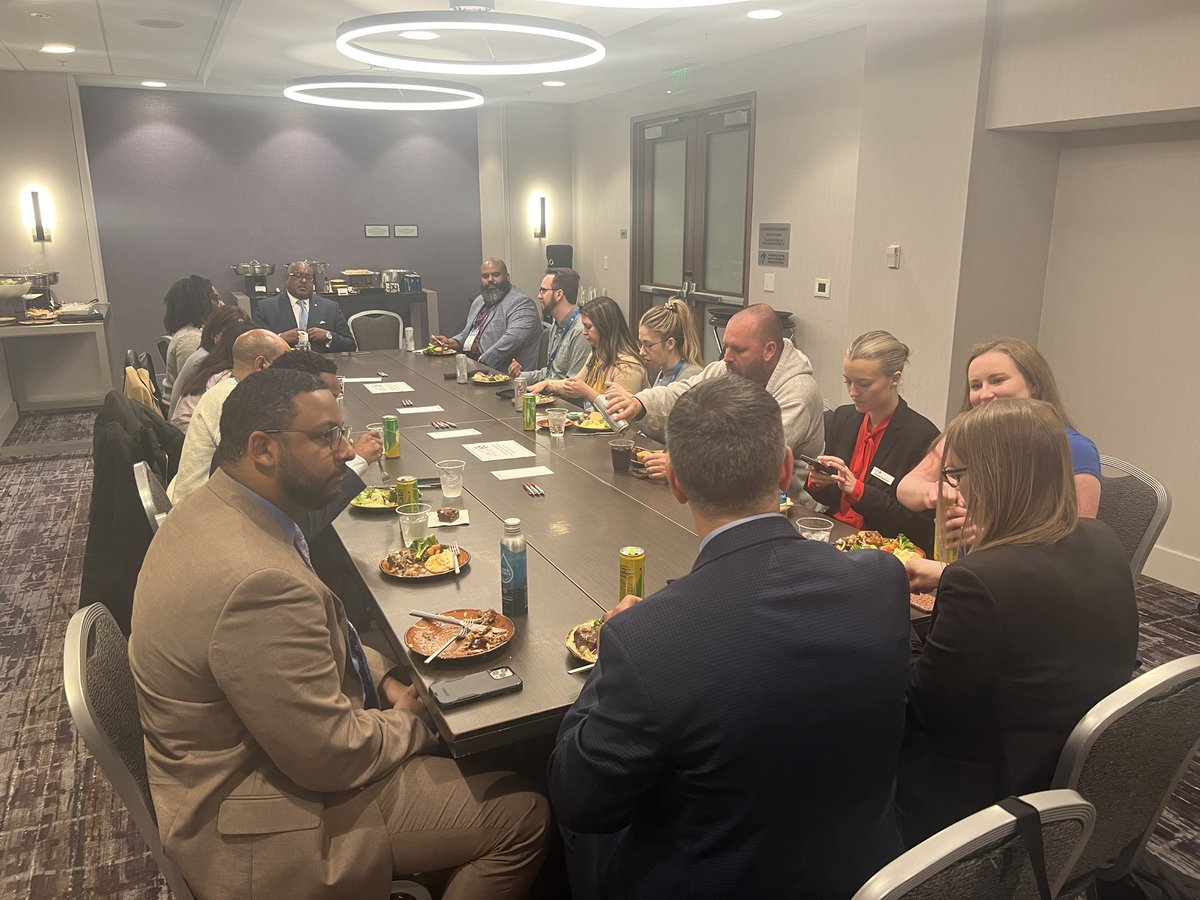 Sharing a meal and important collaboration with fellow executive directors, a few of my @PsychFoundation team members, and friends of the Foundation. Hearing the important voices around this table inspires me and pushes our work forward. #APAAM23 #APAFinAction