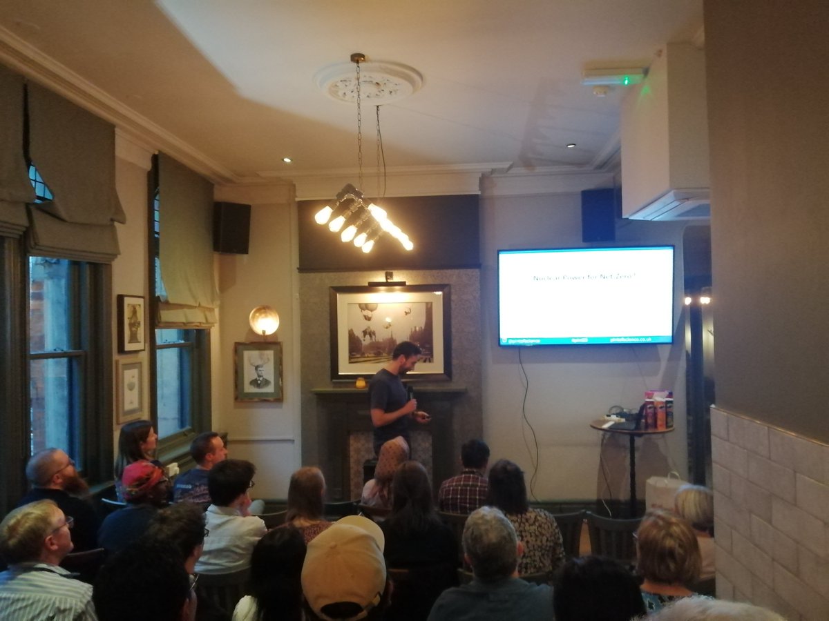 The final speaker in 'Fuelling Our Future' is @DrRob_Harrison @RoyceInstitute @OfficialUoM, showing us how new nuclear fuels can help us meet Net Zero targets. @GemGransbury @gabe_the_strain @millsgroupchem Will Fieldhouse-Allen @pintofscience @EnglishLoungeM4 #TechMeOut #pint23