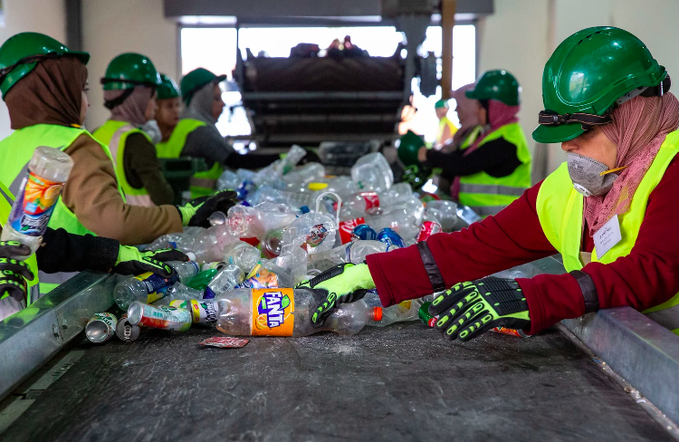 What do plastics have to do with #ClimateChange?

In 2019 alone, plastic production and incineration resulted in greenhouse gas emissions equal to 189 coal power plants.

Here's why we must #BeatPlasticPollution to meet global climate targets: go.undp.org/1pKn