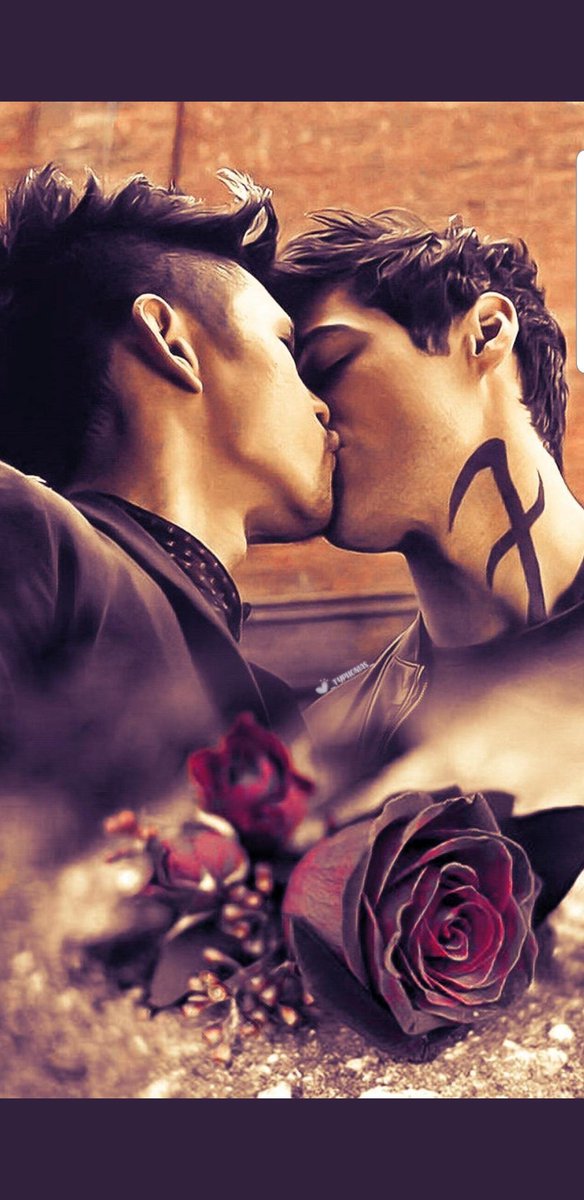 Junehodge18's tweet photo. @matthew_addario @Savesha01236986 @MatthewDaddario @HarryShumJr The kiss we will never forget https://t.co/fw9t0t56JF