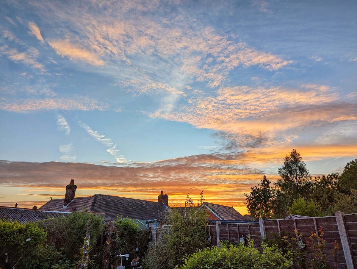 Stunning #sunset over Telford this evening.😍 #loveukweather