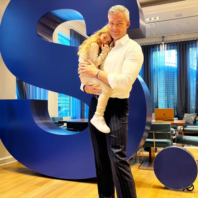 RyanSerhant's tweet photo. “One day, if I’m lucky, I’ll have a beautiful baby girl. And one day, if I work really hard and never give up, I’ll have my own company. And one day, if I never negotiate with my own goals, I’ll hold my daughter in my arms in front of my own company.”

- Me, 5 years ago. https://t.co/DQfCKfeImB