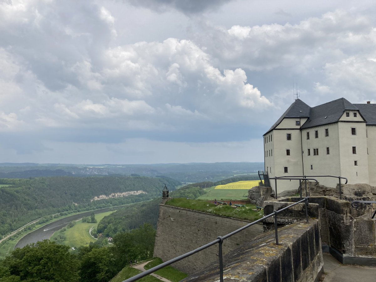 Blick von der Festung Königstein. Ich weiß nicht, wie oft ich hier mit meinen Großeltern stand. Und jetzt stehe ich hier mit meinen Kids.
