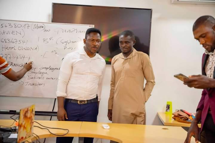 manchwe_clinton's tweet photo. Getting to the next level requires a boost in energy you might be motivated by an external force but have this in mind once that external force withdraws you become stagnant (drivers can tell you better). What you need to get there is YOU "YOUR INNERSELF" . 
#fishboy 
651053931 https://t.co/64eLTNy1XB