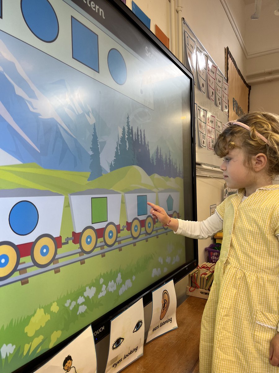 ypd_aidancampus's tweet photo. Learning our shapes in so many different ways! 🟢🟨🔺 Shape hopscotch to get us moving, shape train on the whiteboard and getting messy with the paints to shape print! 🎨 👨‍🎨 
@Penrhyndewi #teamypdva 🖤💛 https://t.co/rOIPXNwlCm