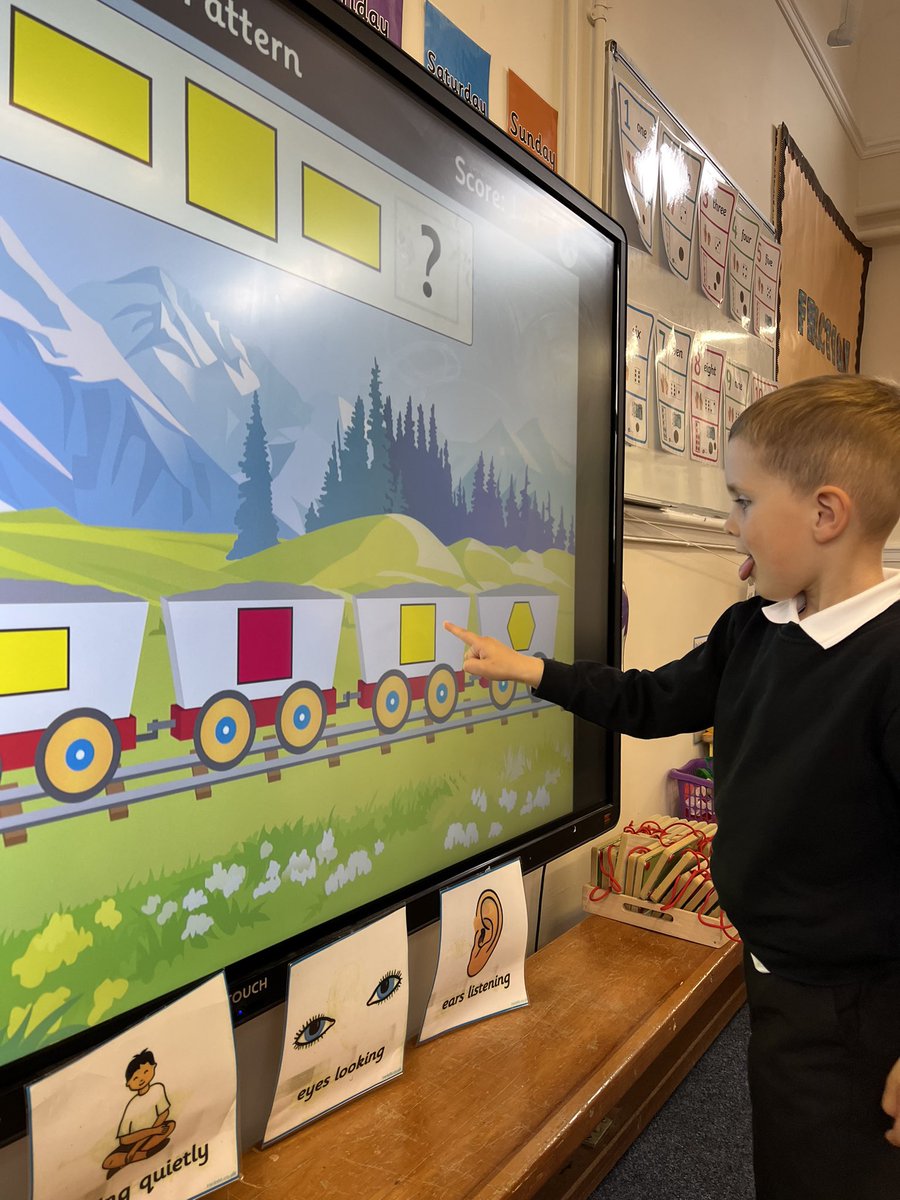 ypd_aidancampus's tweet photo. Learning our shapes in so many different ways! 🟢🟨🔺 Shape hopscotch to get us moving, shape train on the whiteboard and getting messy with the paints to shape print! 🎨 👨‍🎨 
@Penrhyndewi #teamypdva 🖤💛 https://t.co/rOIPXNwlCm