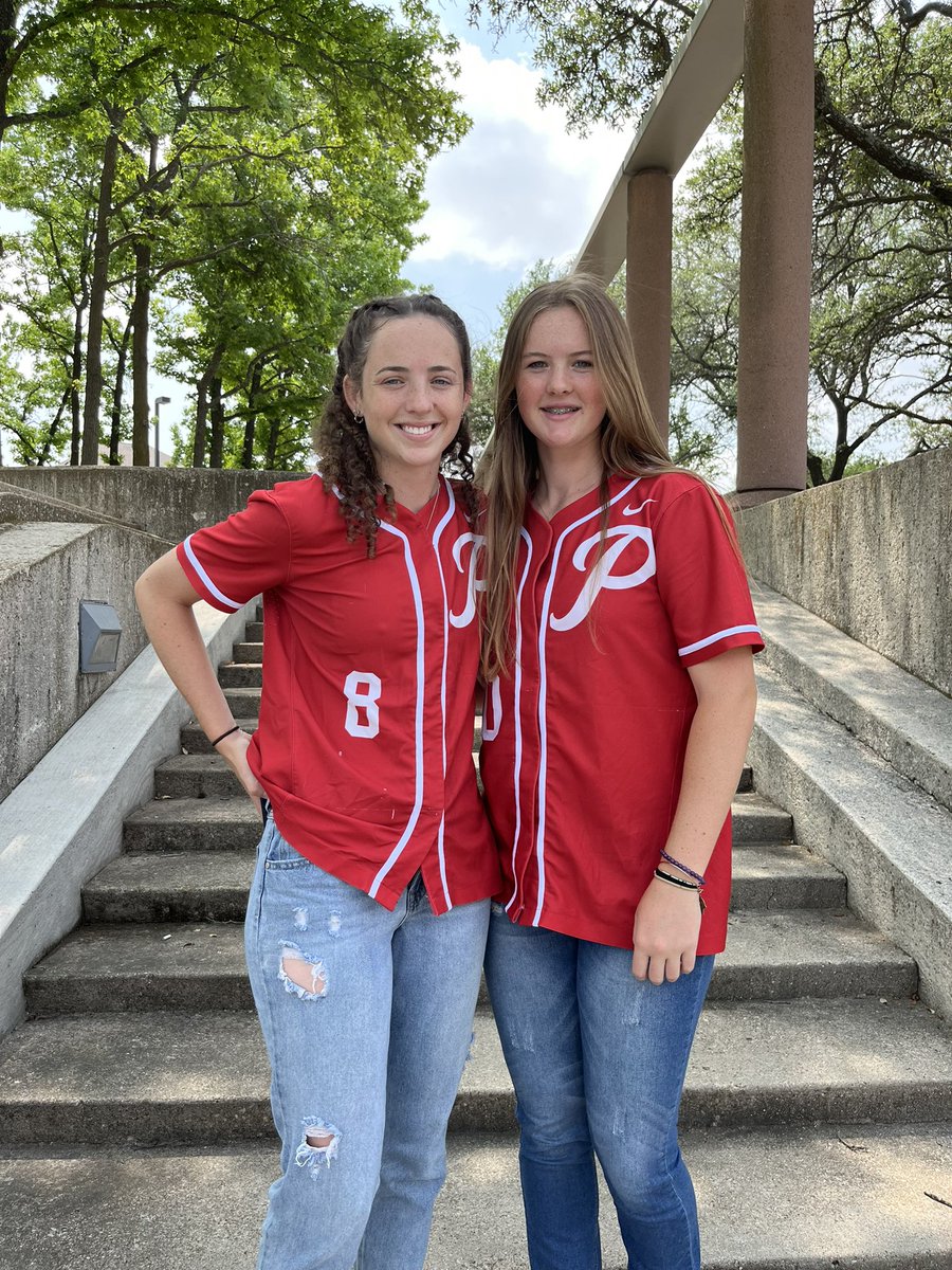 willers_emma's tweet photo. SO excited and grateful to have received Offensive Player of the Year, District Newcomer of the Year, Academic All-District, and RISD All-City First team at my softball team banquet last week!! I’ve had so much fun this season, and I can’t wait for next year! ❤️💙 @JJP_Softball https://t.co/YHgncrmd6w