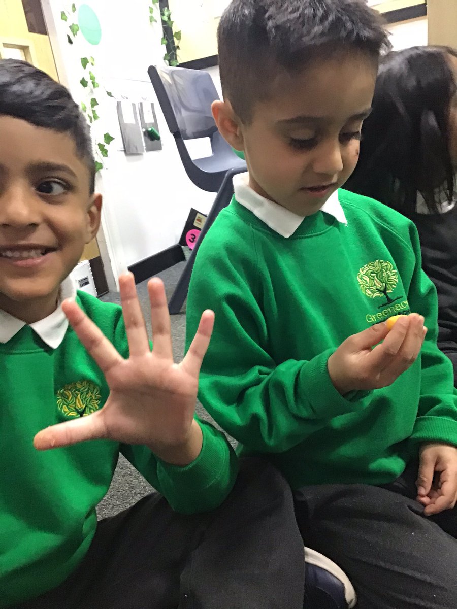 greenacresrecep's tweet photo. How do bees pollinate?  Reception found out by shaking hands with each other after eating a bright orange crisp. #GPAEYFS #GPAScience https://t.co/LiPJ5dd9SZ