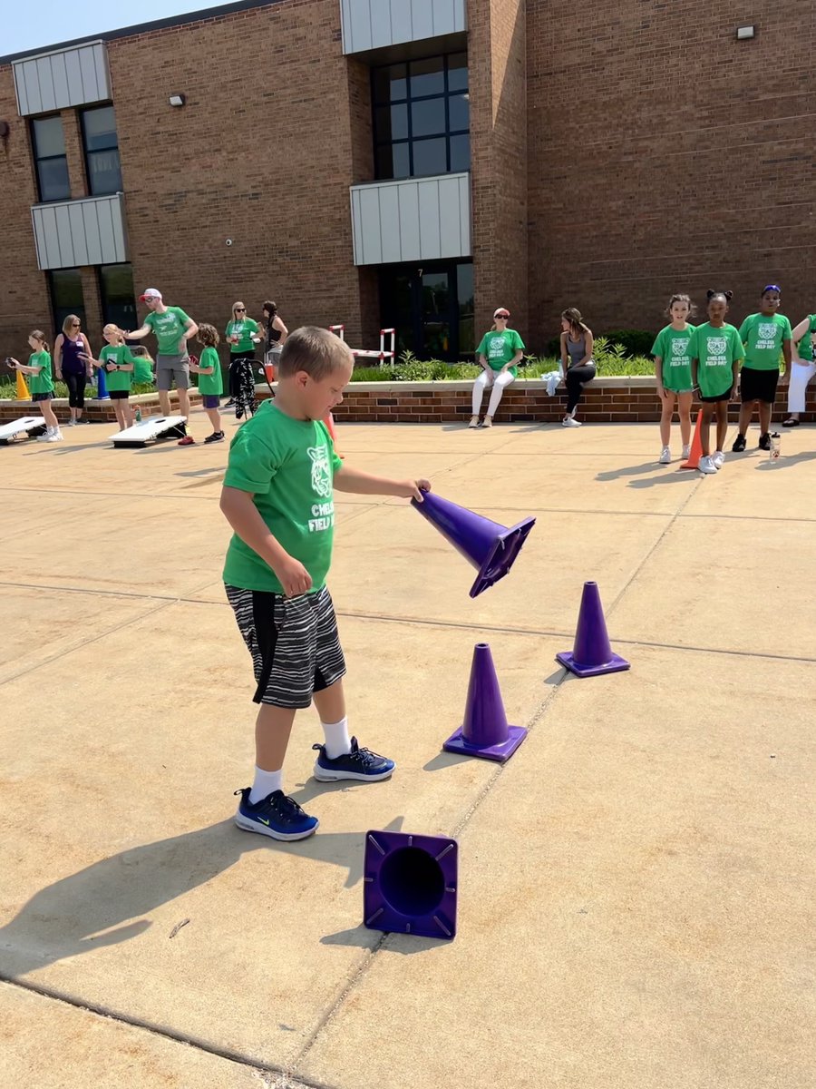 MrsAnnaWestphal's tweet photo. 💚We had so much fun at @Chelsea_Tigers Field Day today💚 @MrsHollyWright @fsd157c https://t.co/RX70srYVuv