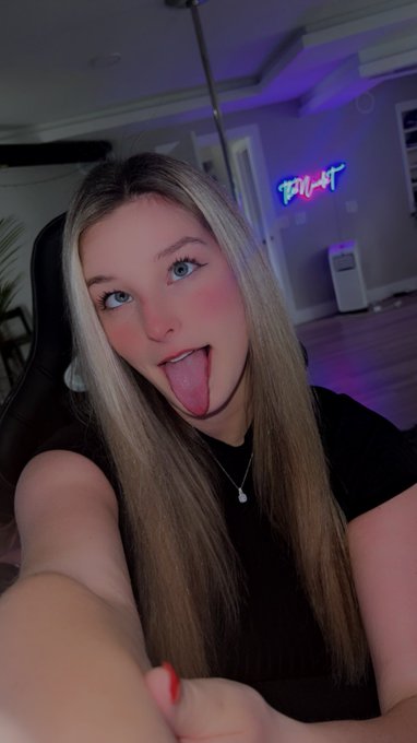 Bet you&rsquo;ve never seen me in a high neck shirt 👀 https://t.co/IgkPJiiq8r