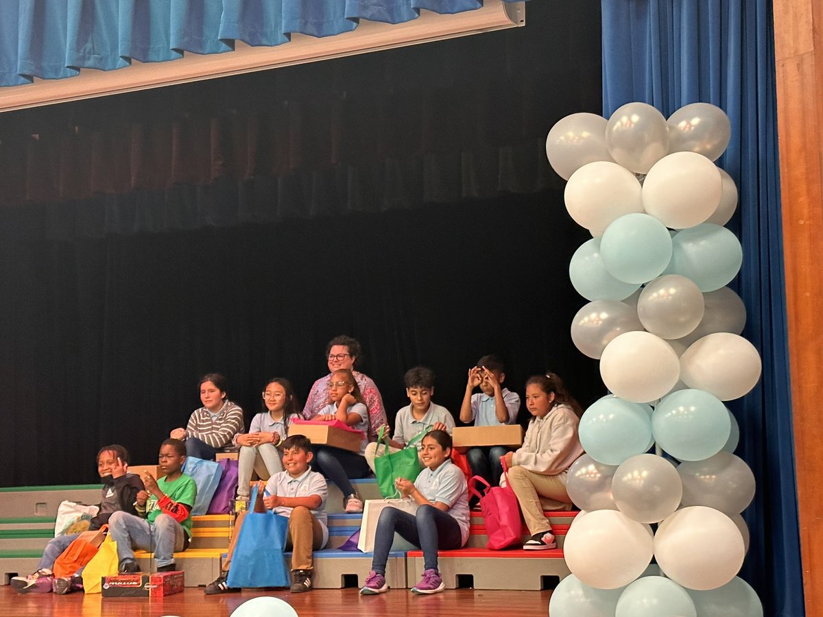 meaganrpride's tweet photo. Thank you, Ms. Tammy Burns, for organizing an amazing celebratory program for fifth-grade students to earn amazing prizes, including MacBook Airs, for being the top readers in the fifth grade! Simply awesome! #LANLevelUp @LAMitchellFW @LANschools https://t.co/98J0Ls5IEU