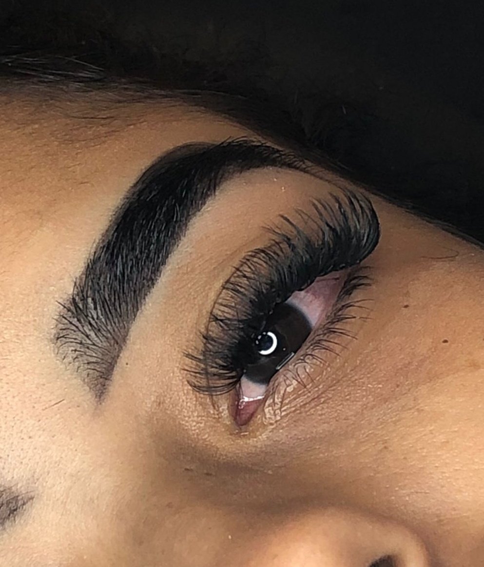 pirena_7's tweet photo. mais uma vez passando aqui para deixar o meu trabalho na telinha de vocês! 
todas as fotos com 0% de efeito e edição, só p vocês verem que o trabalho é lindo mesmo😅
custa nada dar fav/rt p ajudar a designer de sobrancelhas e lash designer aqui 🤗
insta: @vicckdesigner https://t.co/DDhddldUth