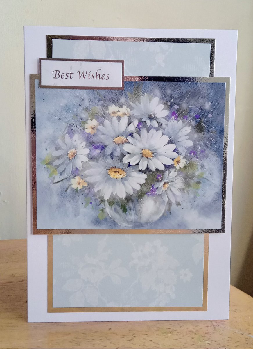 by_maxine's tweet photo. I'm loving The Chelsea Flower Show coverage this week! Wow! So many beautiful flowers,& such inspiration!
I used a Hunkydory little book page to create my elegant card after watching.
#HandcraftedByMaxineB
#Daisy #Floral #HunkydoryCrafts
#ChelseaFlowerShow #chelseaflowershow2023 https://t.co/2zuh6KgmgU