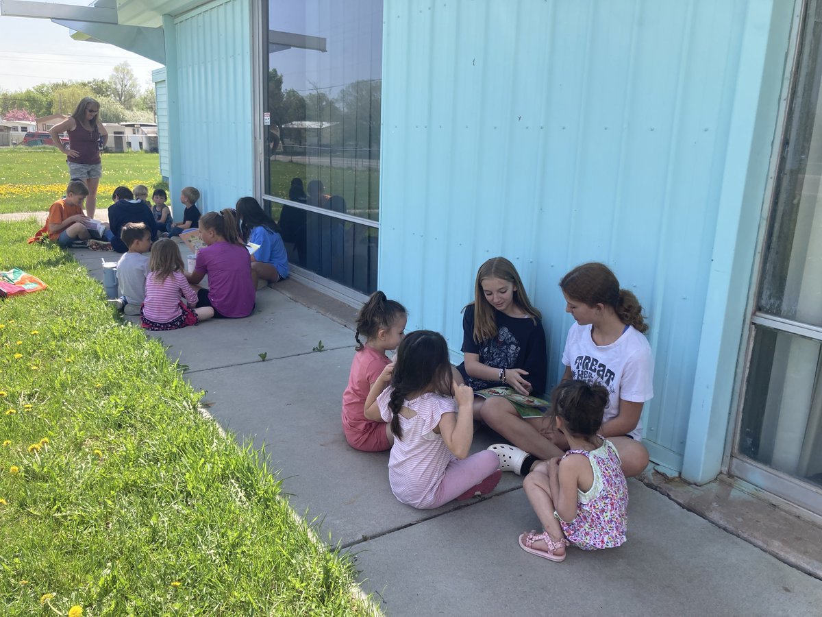 LMS_AP22's tweet photo. Community Service in Action: 6th graders from Russell, Swift, and West’s class spent Saber Family time reading their favorite children’s stories to kiddos at Head Start - They all absolutely loved it! https://t.co/lkpaFjrAVS