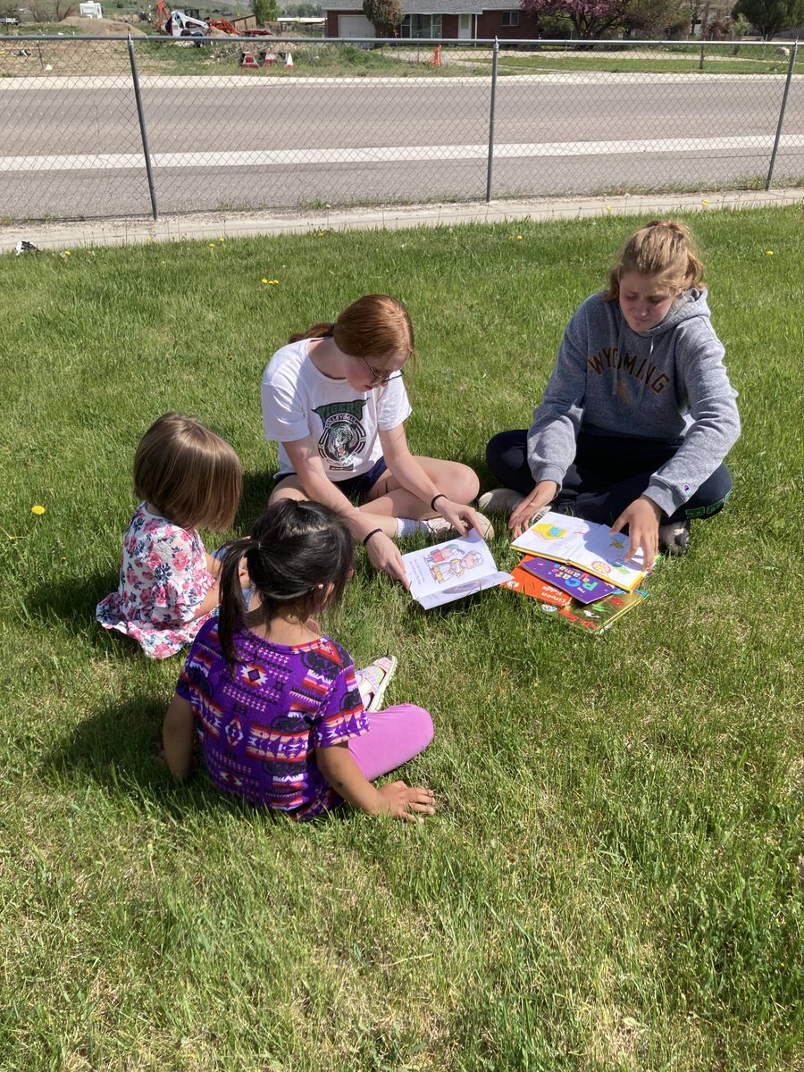 LMS_AP22's tweet photo. Community Service in Action: 6th graders from Russell, Swift, and West’s class spent Saber Family time reading their favorite children’s stories to kiddos at Head Start - They all absolutely loved it! https://t.co/lkpaFjrAVS