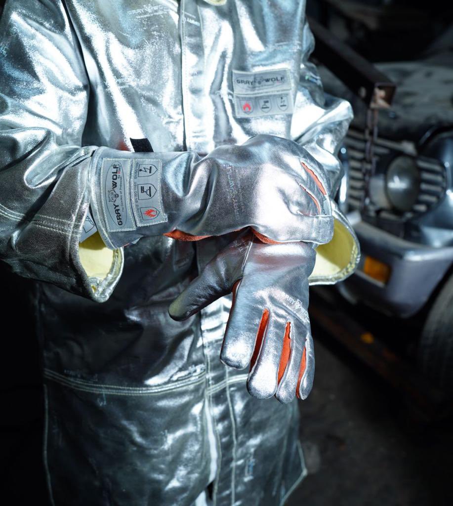 GRAYWOLF® is ready for action
GRAYWOLF® High temperature resistance Aluminized Safety Long Coat and Heat resistance Aluminized Safety Gloves.
#graywolfppe #aluminizedgloves #aluminizedsafetyapparel #rsafegloves #rsafepakistan #safety #technology
#worksafety #gw7500acsc5 #gloves