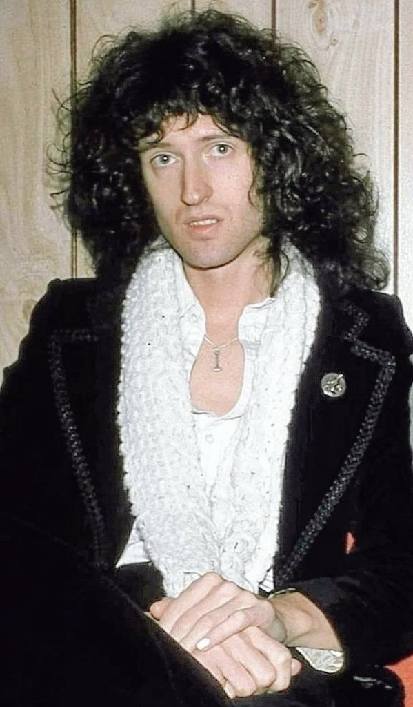 comfortbrianmay's tweet photo. 🪭 https://t.co/OiDbZdIjLs