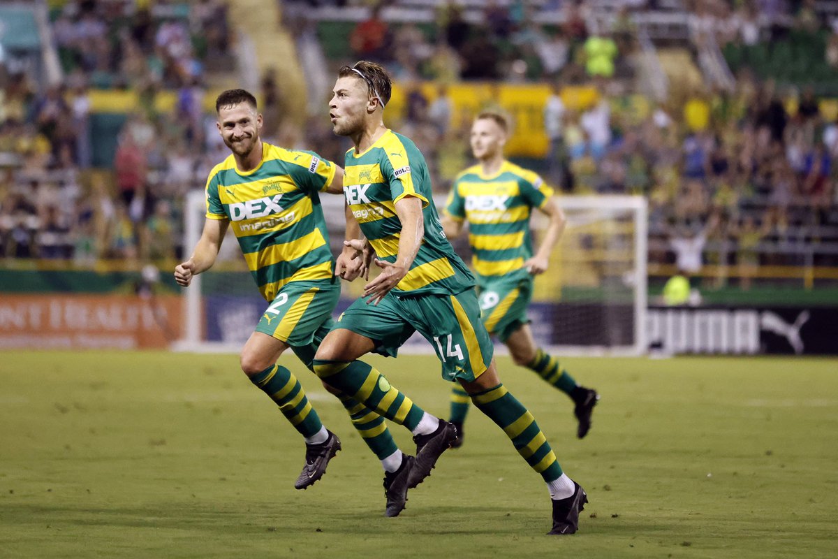 MarathonMinute tweet media